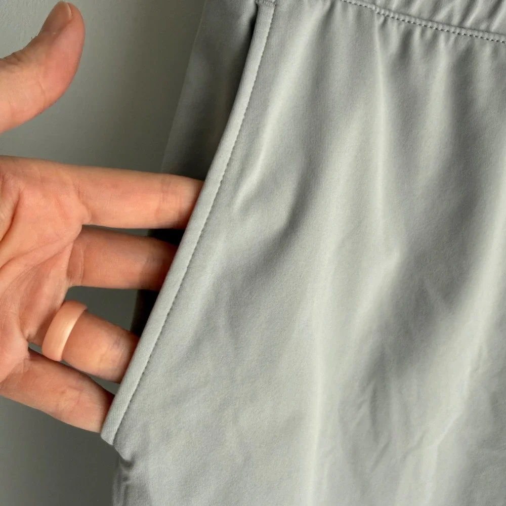 UNIQLO Ultra Stretch Active‎ Light Gray Mens Jogger Activewear Pants, M